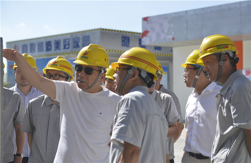 2021年8月31日，控股集团董事长楼永良率队前往中天三建承建的住建部智能建造试点项目-上海嘉定新城菊园社区项目了解SPCS体系。