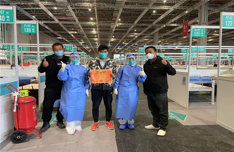 中天三建外高桥项目部生产经理程伟、生产经理王应群、栋号长刘江，因吃苦耐劳、任劳任怨，被“四叶草”方舱医院评为“最美志愿者”。