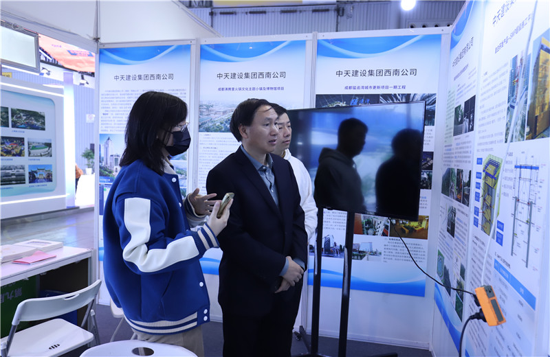 2023年11月16日至18日第三届川渝住房城乡建设博览会在成都召开，西南公司携集团SWP自主研发钢平台提升技术、钢结构栈道全过程关键建造技术参加会议。
