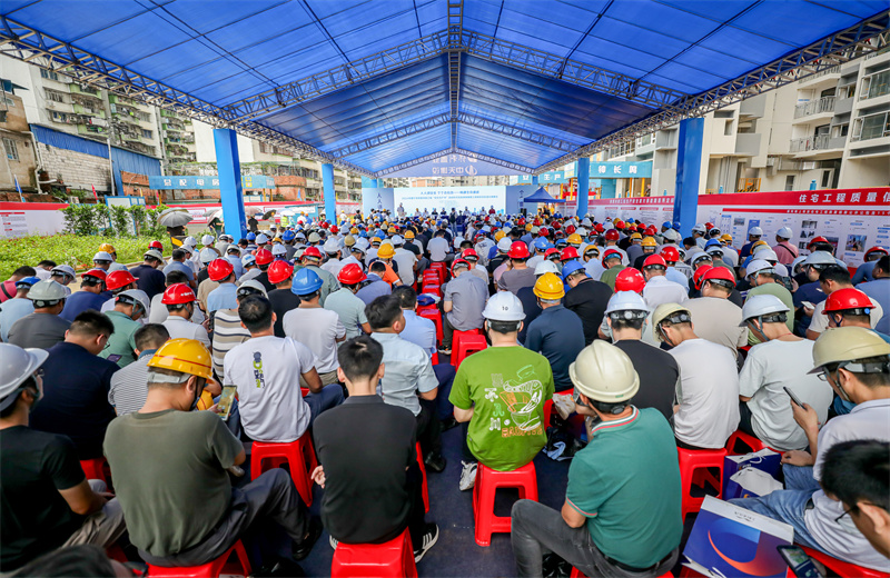 2024年6月15日，2024 年南宁市房屋市政工“安全生产月”启动仪式、应急演练暨现场安全标准化观摩会在中天八建南宁保利锦上项目成功举行。