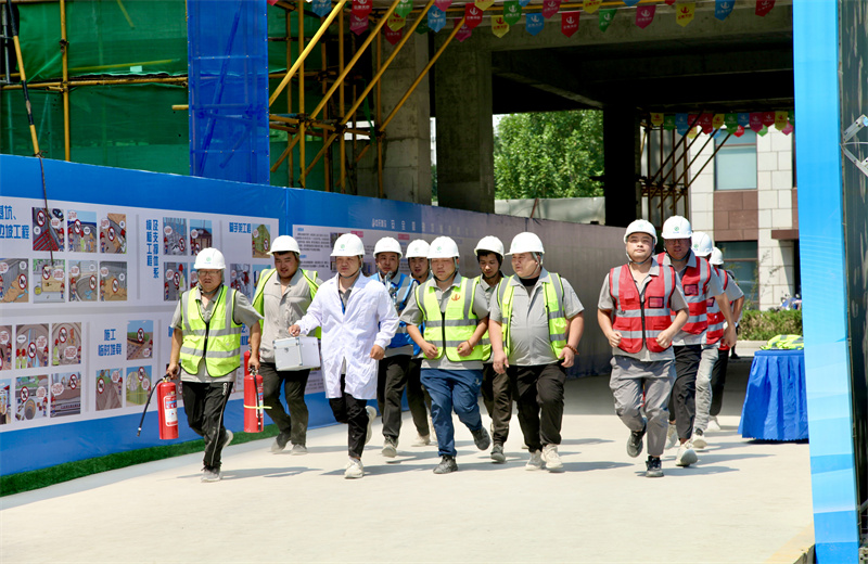 2025年6月24日，中海企业集团山东公司“人人讲安全，个个会应急——查找身边安全隐患”2025年“安全生产月”主题活动在天津公司济南中海天空之镜项目成功举办。